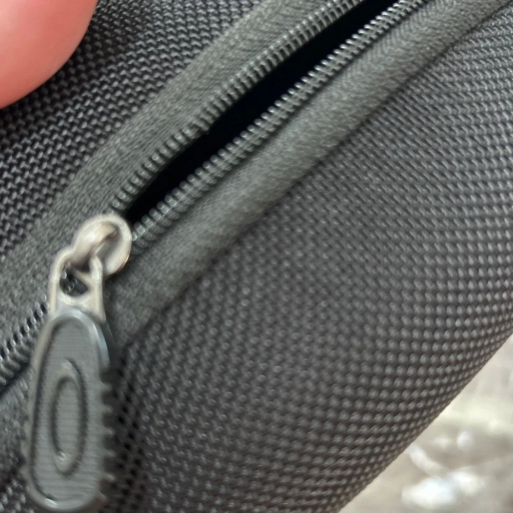 Oakley Soft Vault Sunglass Case Black Ballistic Nylon Zippered‎ Hard Shell Case
